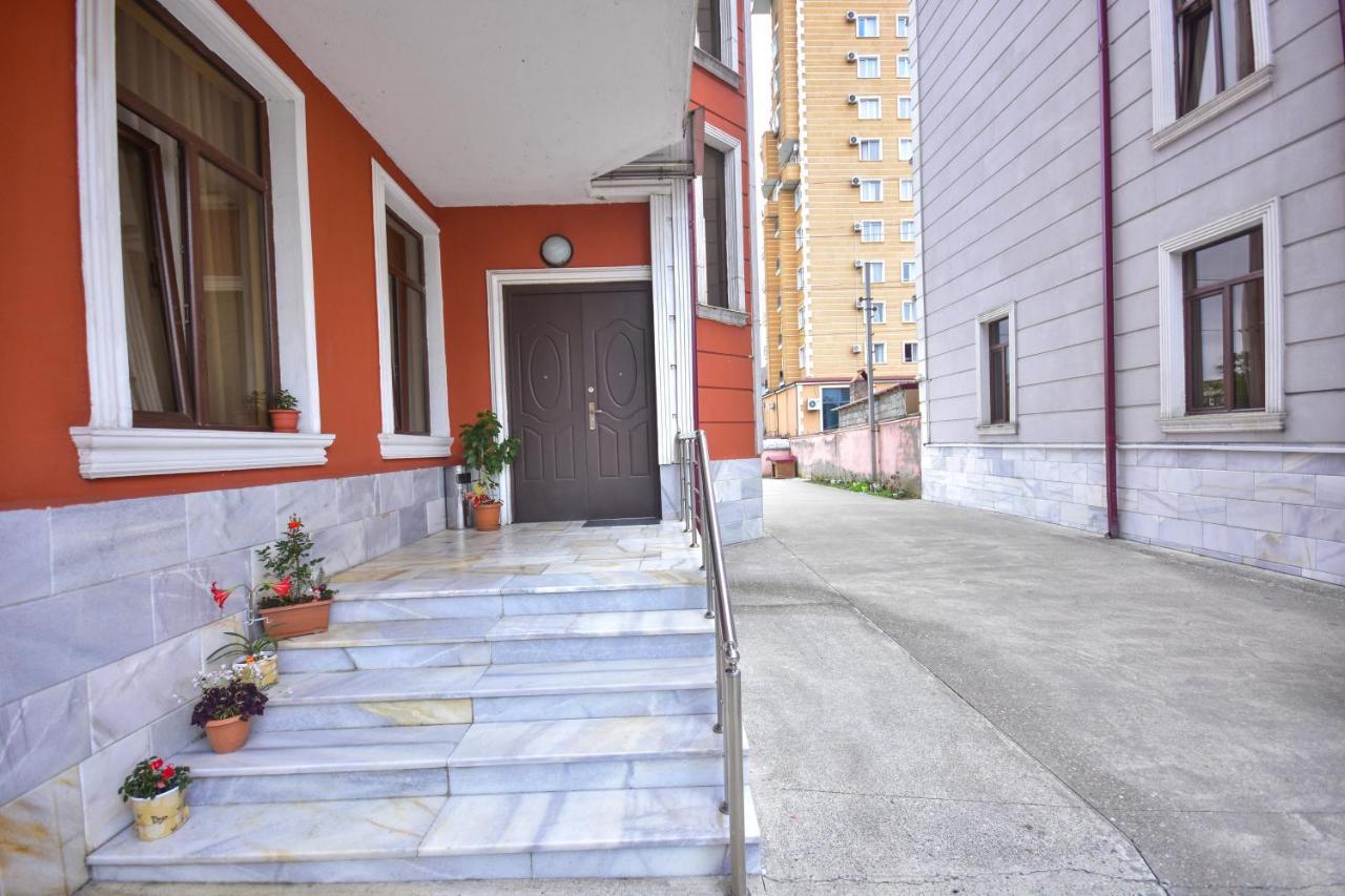 Family Apartments Batumi Bagian luar foto