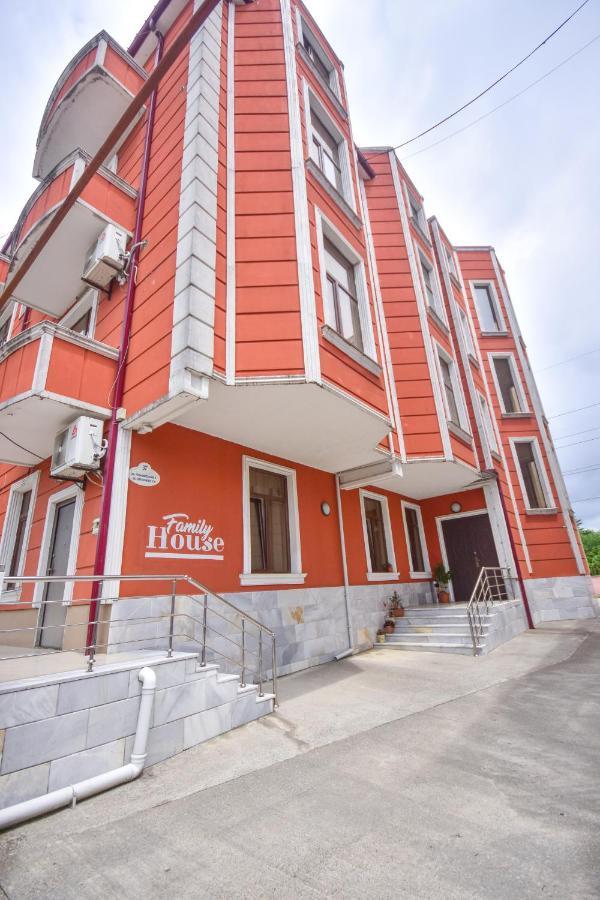 Family Apartments Batumi Bagian luar foto