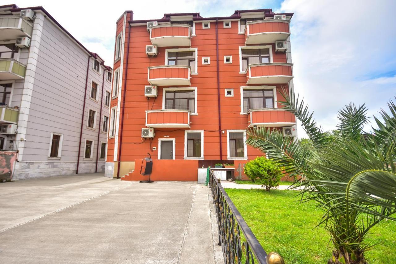 Family Apartments Batumi Bagian luar foto