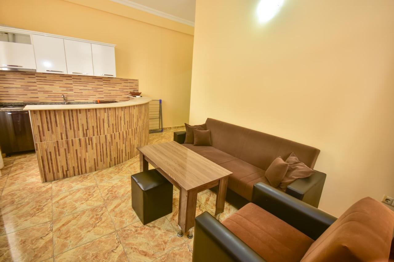 Family Apartments Batumi Bagian luar foto