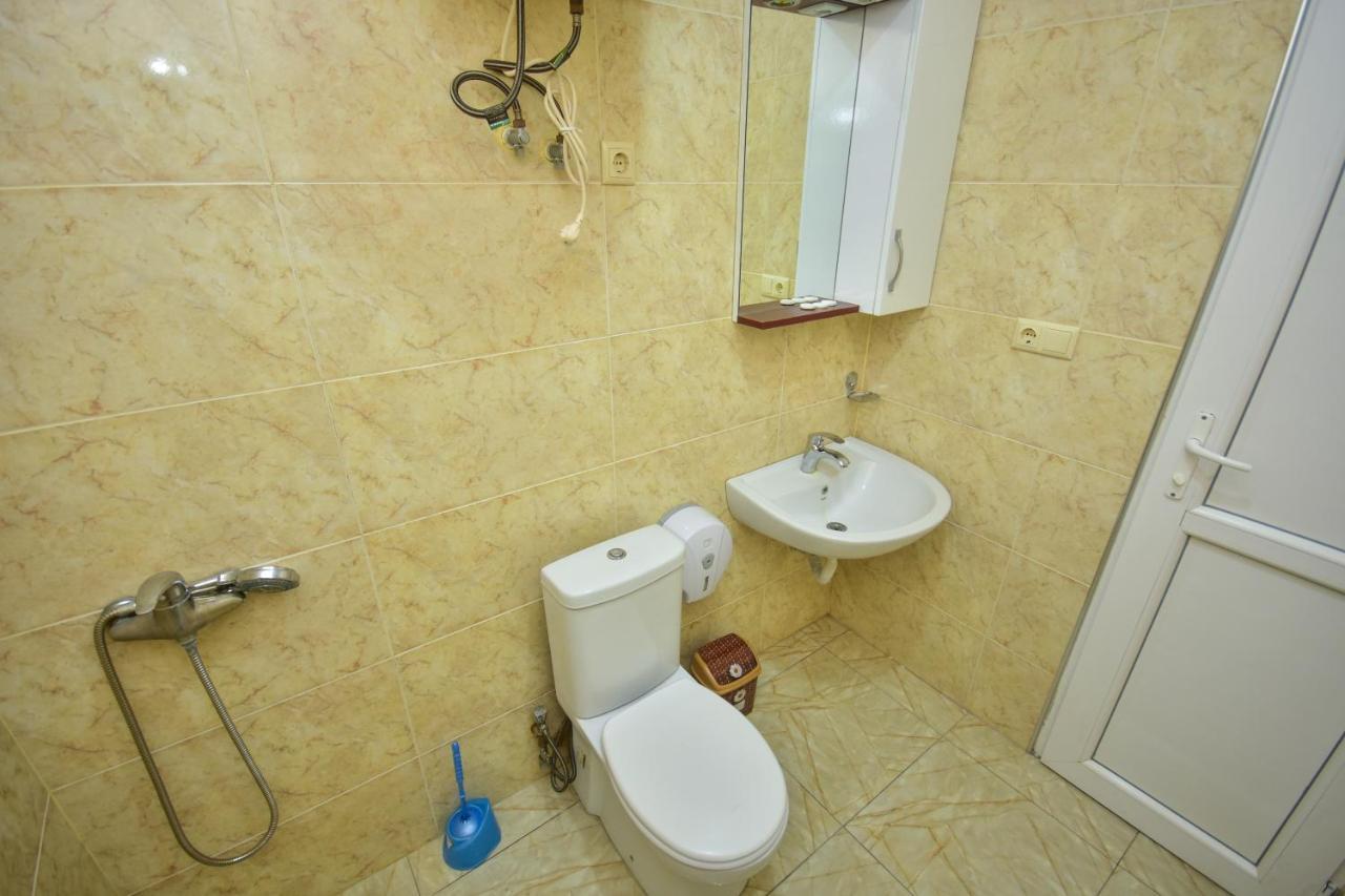 Family Apartments Batumi Bagian luar foto
