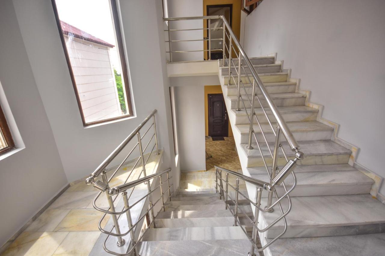 Family Apartments Batumi Bagian luar foto