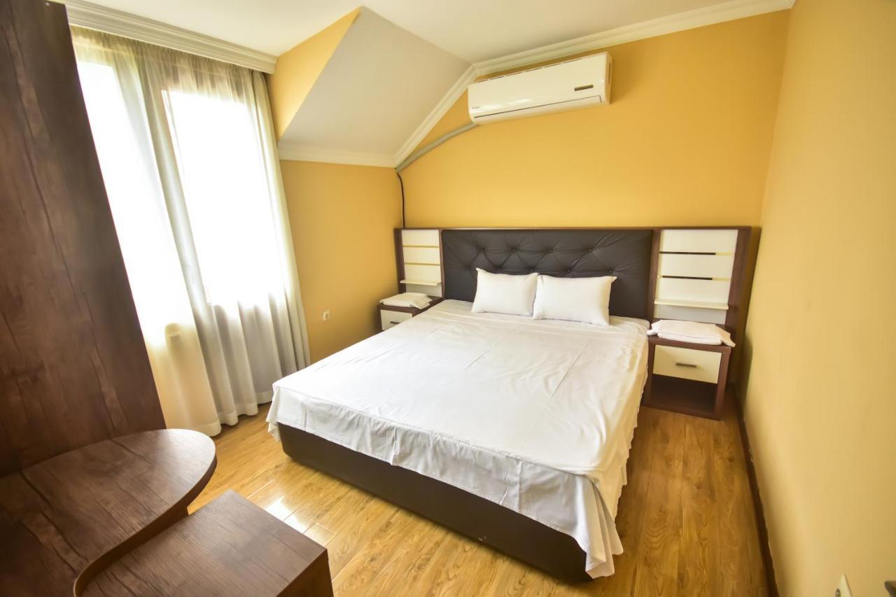 Family Apartments Batumi Bagian luar foto