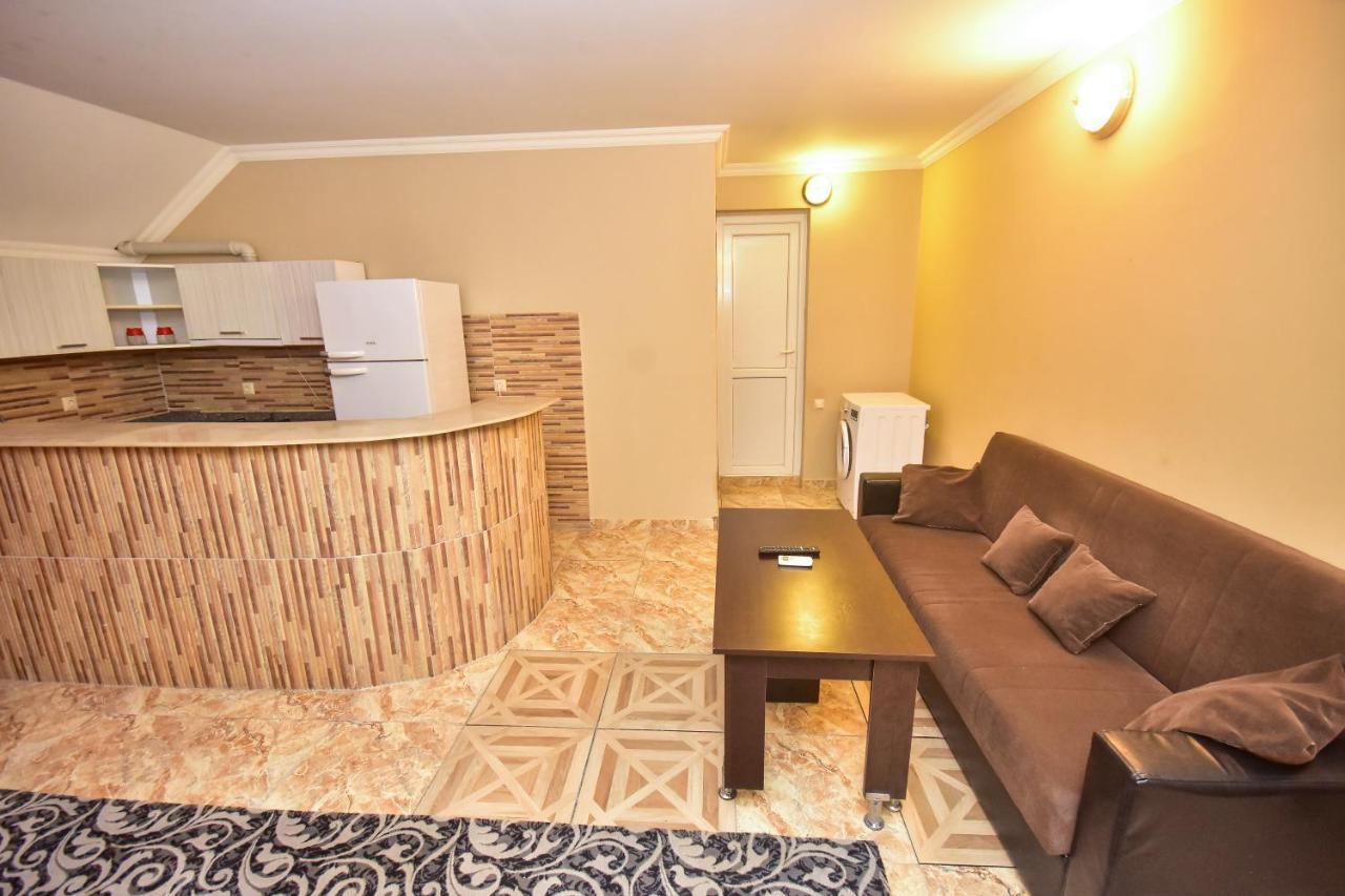 Family Apartments Batumi Bagian luar foto