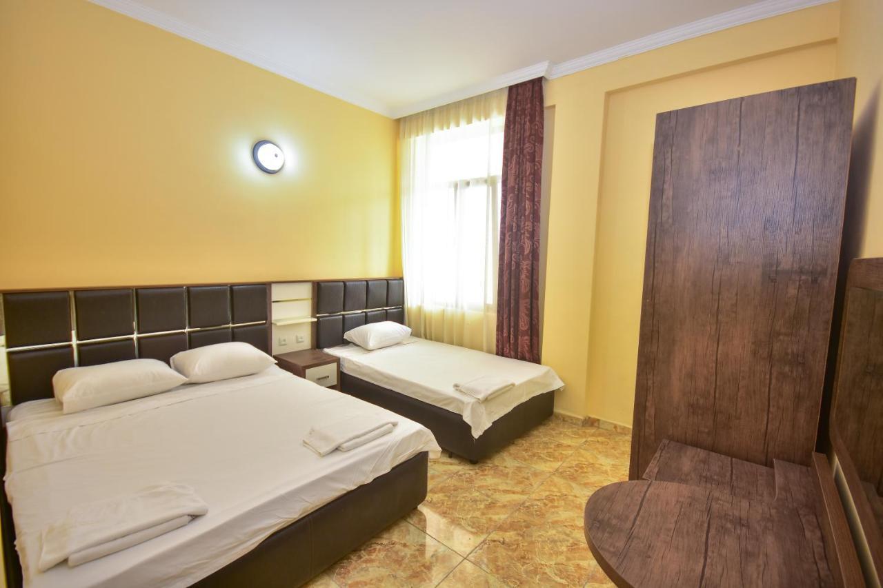 Family Apartments Batumi Bagian luar foto